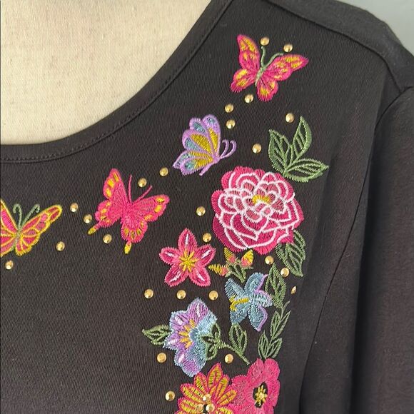 Quacker Factory Floral Embroidered Black Top - Picture 2 of 7